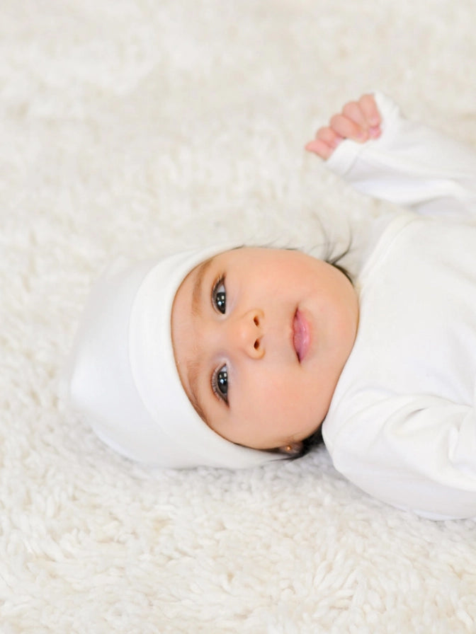 (Preventa - Entrega en 3-4 semanas) Gorro para bebé – Blanco orgánico