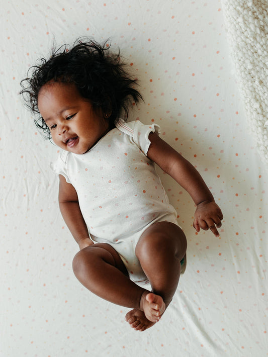 (Preventa – Entrega en 3–4 semanas) Body bebé con volantes - Bebé body de manga corta – Pink Dots