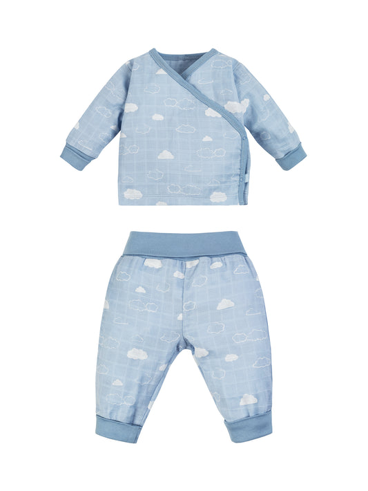 Conjunto para bebé con top y pantalón, broche lateral y estampado de nubes. Hecho de algodón egipcio 100% orgánico – suave, cómodo y perfecto para la piel sensible del bebé