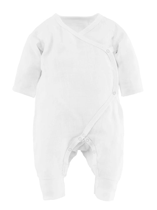 Mono de bebé tipo kimono lateral en color blanco, hecho de muselina orgánica 100% – suave, transpirable y perfecto para recién nacidos