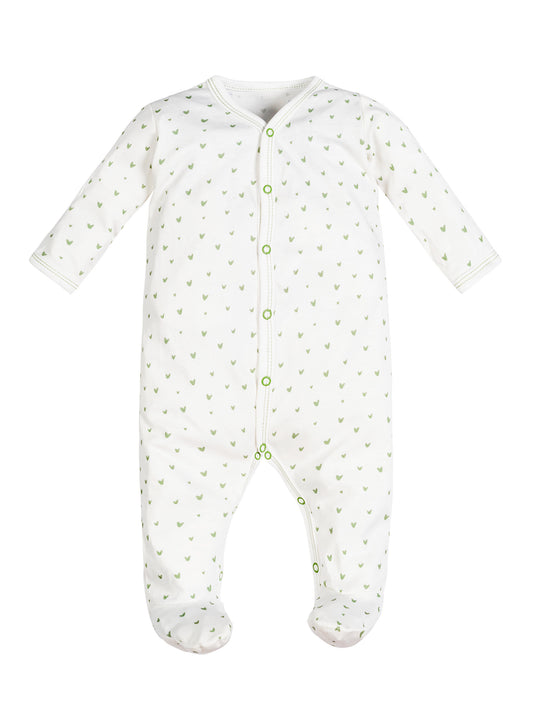 Pijama de bebé con pies, broche lateral y estampado de corazones en color verde salvia, hecho de algodón egipcio 100% orgánico – ideal para recién nacidos