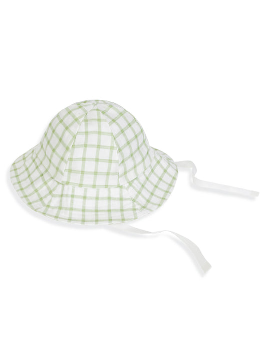 Sombrero para bebé en color verde salvia con diseño a cuadros tipo "windowpane", hecho de algodón orgánico 100% – ideal para proteger del sol